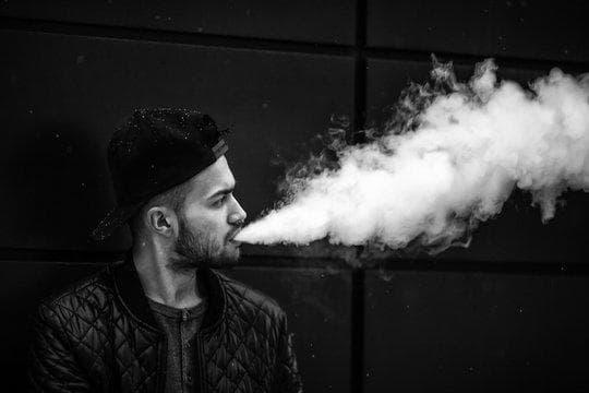 E cigareta a její benefity E cigareta v moderním životním stylu
