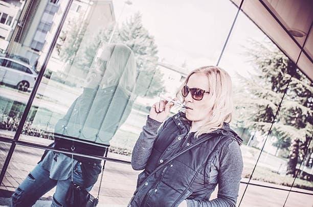 Nové studie ukazují elektronická cigareta je škodlivá pro plíce a celkové zdraví