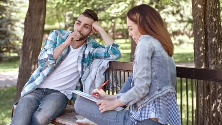 Pouzdro na cigarety a zapalovač jako elegantní doplněk pro každého kuřáka
